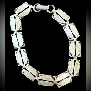 Antique Art Deco Sterling Silver Bracelet This lovely bracelet is exceptional!